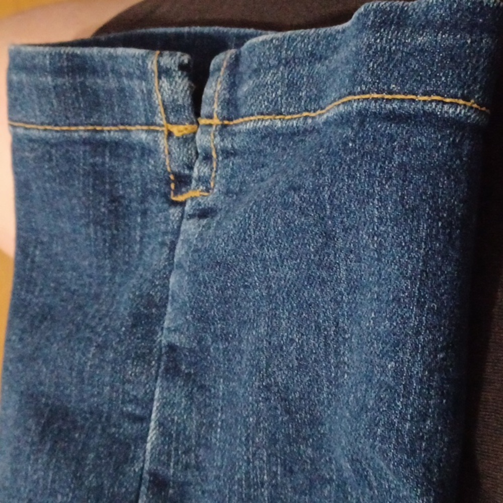 Levi's Classic Slim Stretch Sz.14 MIS.Denim Capris. 24"L. W-33".Rise 10.5"EUC! - Picture 8 of 8